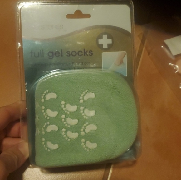 Emily Stores Full Gel Socks Green Vitamin & Oil Infused NWT - Picture 1 of 3